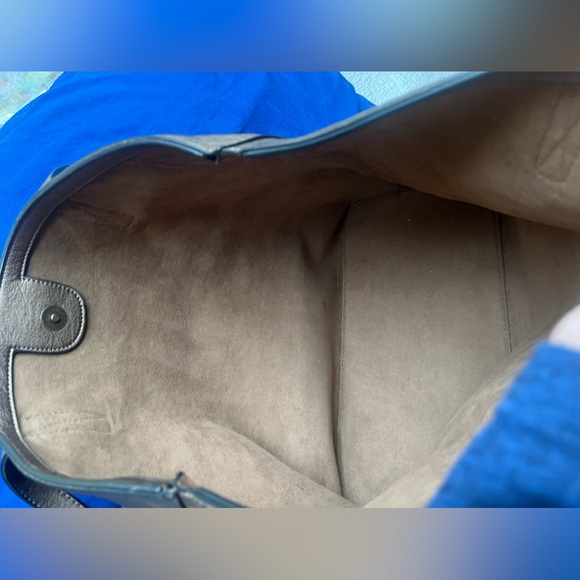 The Lucia Tote - Large Bronze Tote Bag by Ampere; High quality vegan leather - Picture 13 of 16